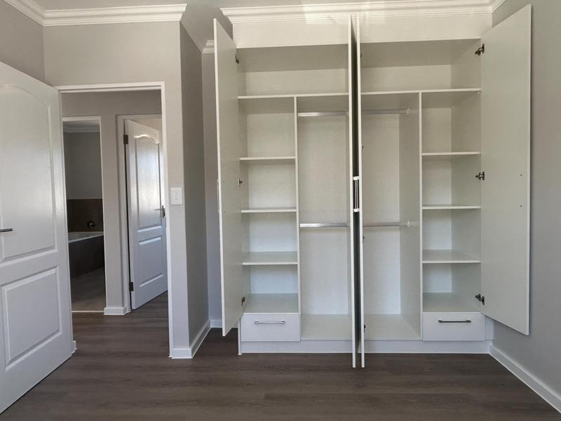 To Let 2 Bedroom Property for Rent in Sunningdale Western Cape